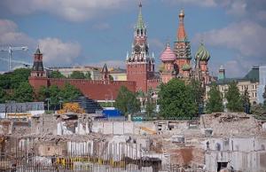 Использование отечественной фанеры СВЕЗА Дэк-350 с разметкой повышает производительность работ по сооружению парка «Зарядье»