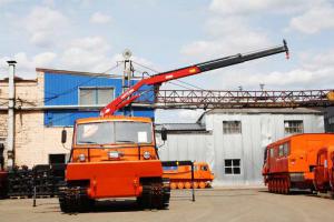 На автозаводе «Чайка-Сервис» изготовили универсальный снегоболотоход c КМУ