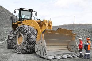 На ЕВРАЗ КГОКе заменили экскаваторы на уникальные погрузчики Caterpillar