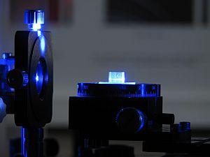 Аспирант Томского университета начал работу над проектом по созданию просветляющего покрытия для кристаллов лазера