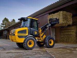 В 2016 году в России начнутся продажи нового погрузчика JCB 406 Agri
